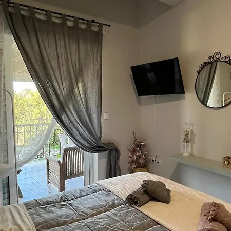 Daphne Village House - Close To & Poros Μέθανα